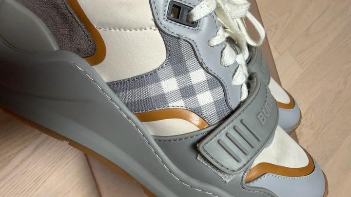 Кроссовки женские Burberry 37 Р