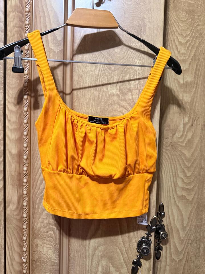 Яркий топ Bershka