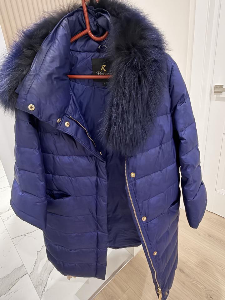 Синий пуховик