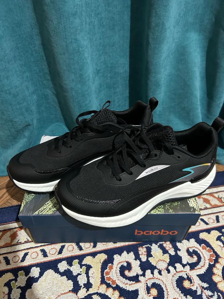 Чёрные кроссовки от бренда Li-Ning, соответствующие модели «Walker».