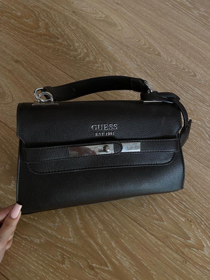 Коричневая сумка guess