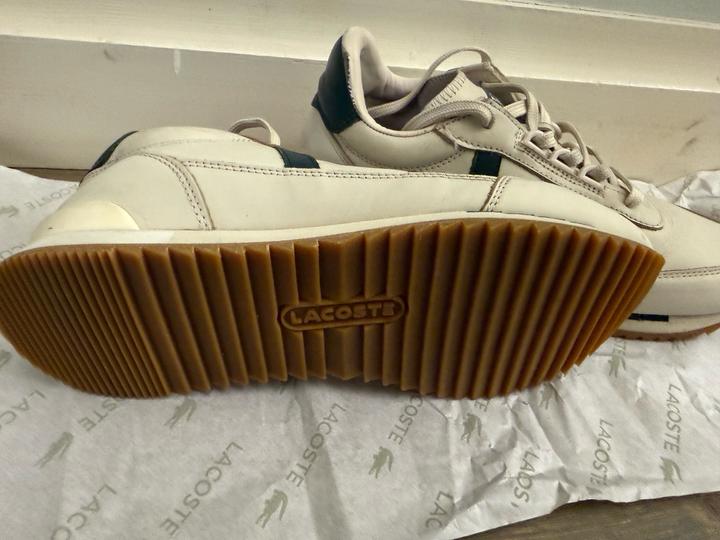 Оригинальные кожаные кроссовки Lacoste