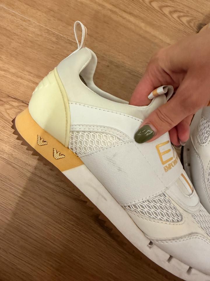 Белые кроссовки Armani