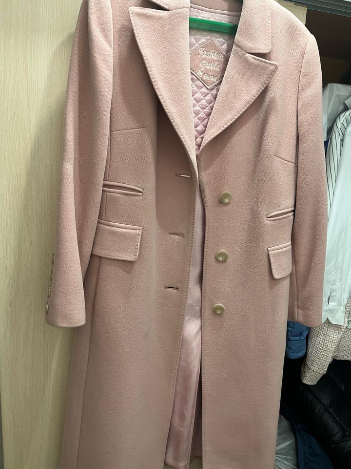 Розовое пальто на весну и на теплую зиму