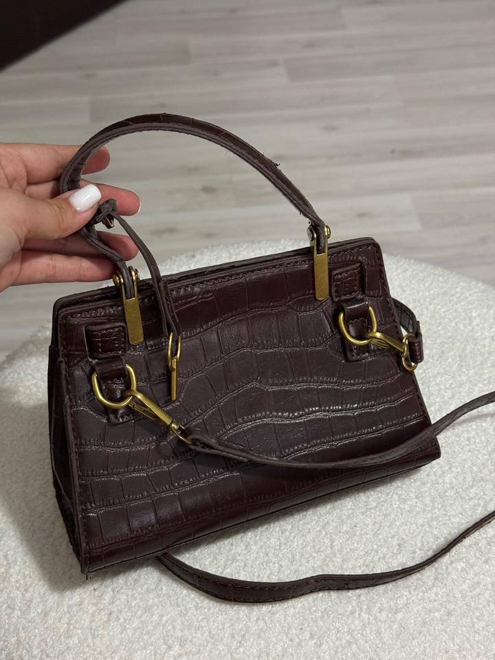 Сумочка тесно коричневая