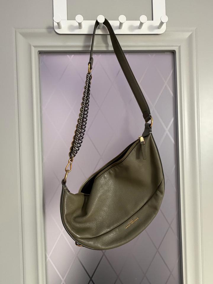 Сумка-багет женская Marc Jacobs.