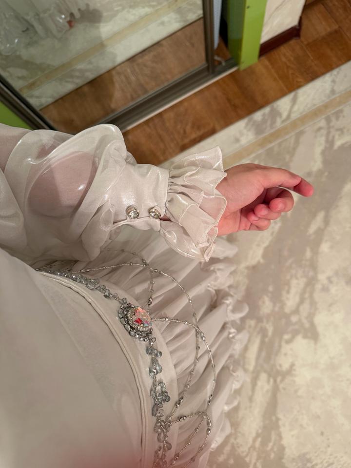 Белое платье