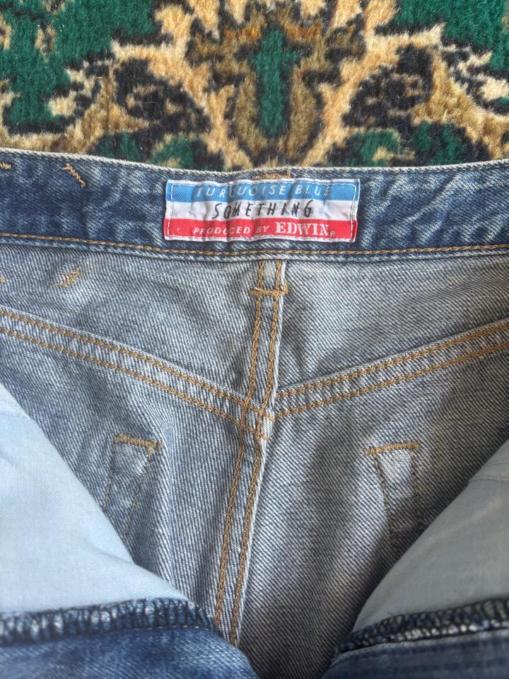 Прямые джинсы