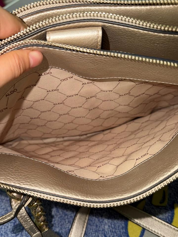 Золотистая сумка Aldo