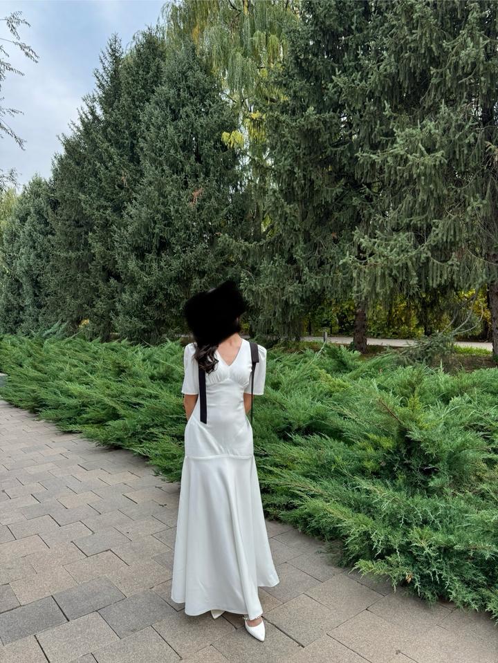 Белое платье Кендалл Дженнер