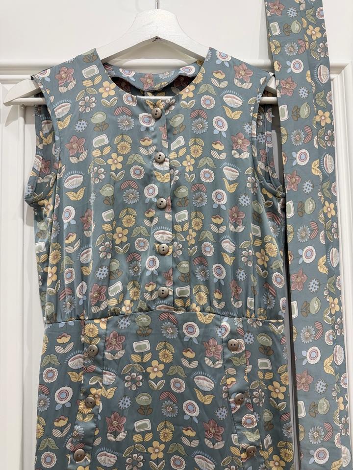 Платье из шелка, новое