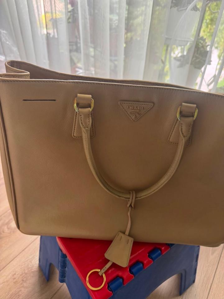 Продам сумку Prada Galleria / Saffiano в бежевом цвете