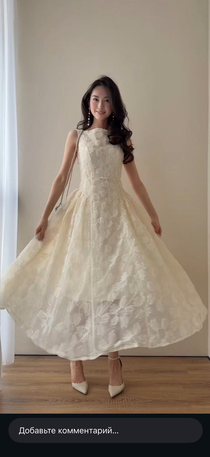 Бежевое платье