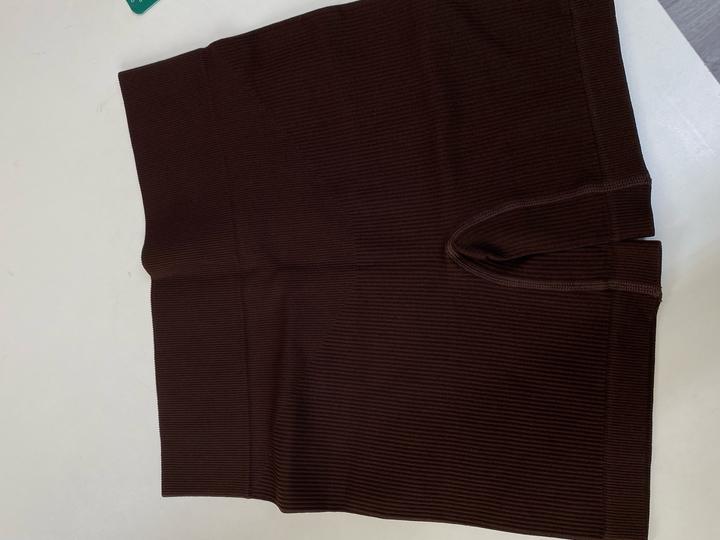 Утягивающие спортивные шорты