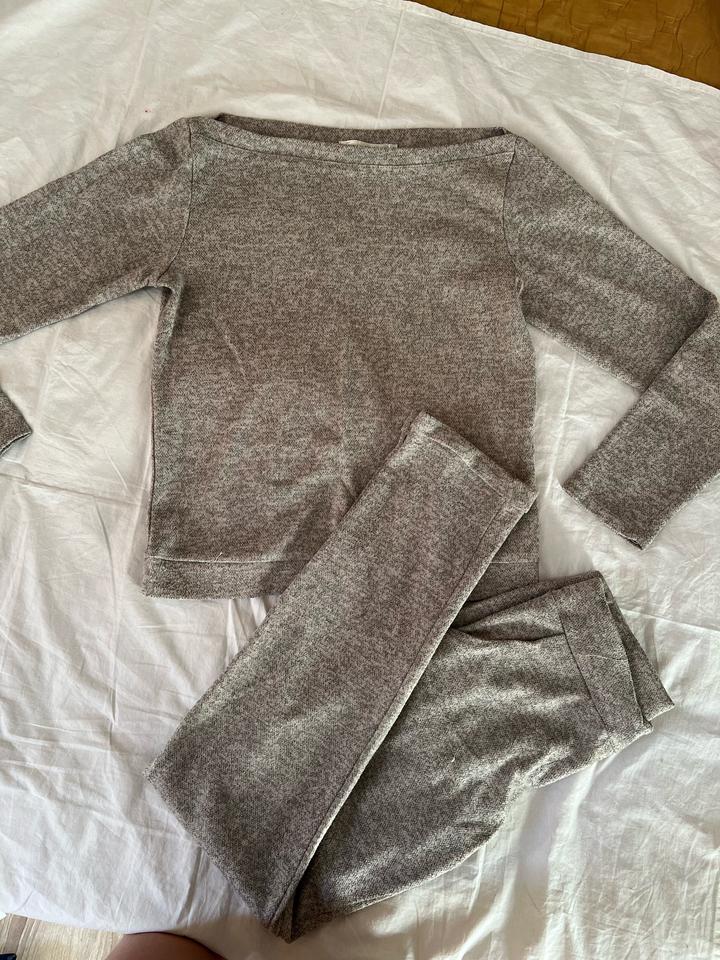 Двойка бежевого цвета