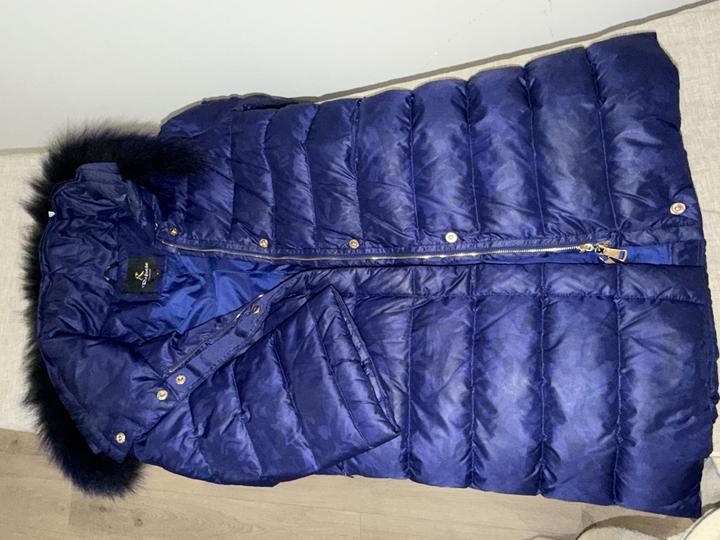 Синий пуховик