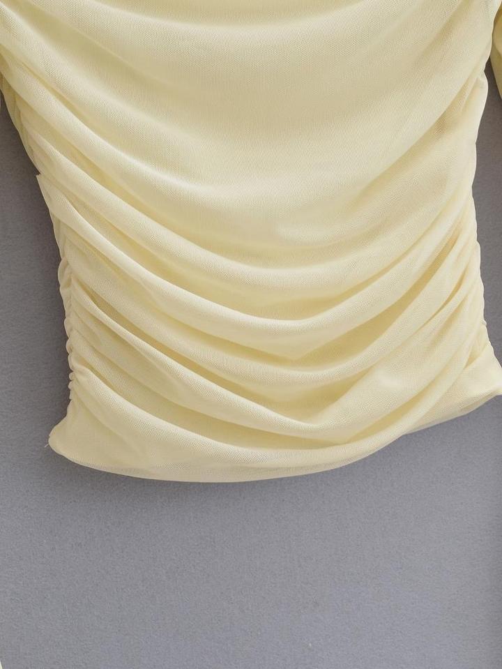 Лонгслив с драпировкой, удлиненными рукавами, открытыми плечами, нежно-желтый