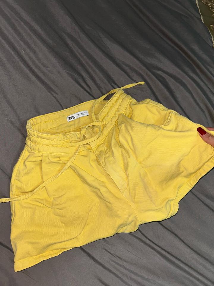 Желтые шорты Zara💛