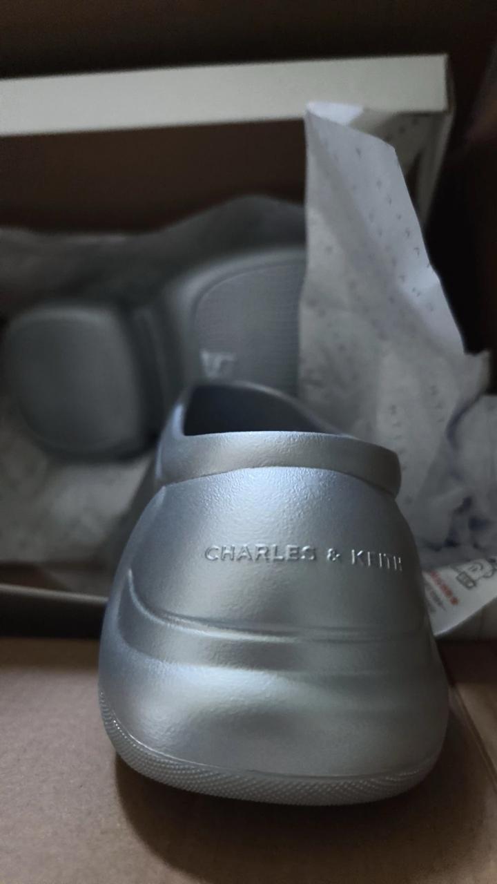 Charles&Keith