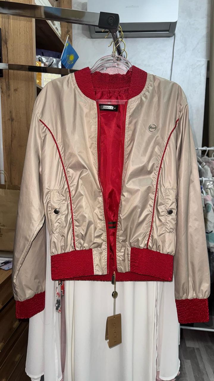 Бежевый бомбер Gucci