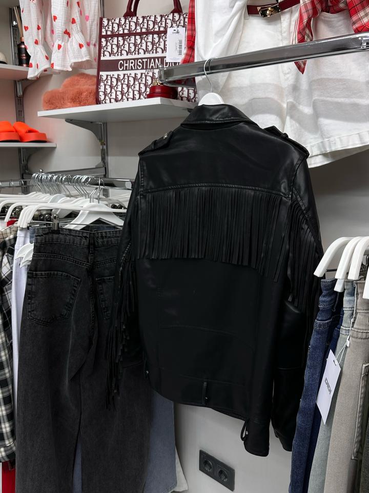 Куртка-косуха чёрная с бахромой