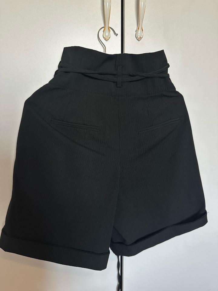 Стильные шорты ZARA