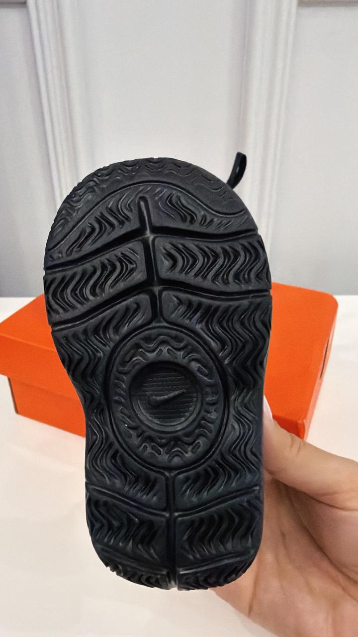 Новые кроссовки Nike 21 размер