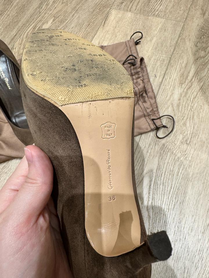 Замшевые коричневые туфли