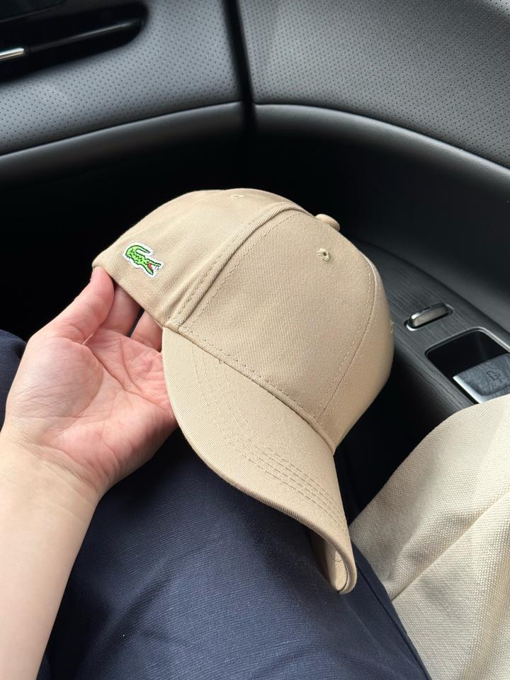 Базовая бежевая кепка Lacoste