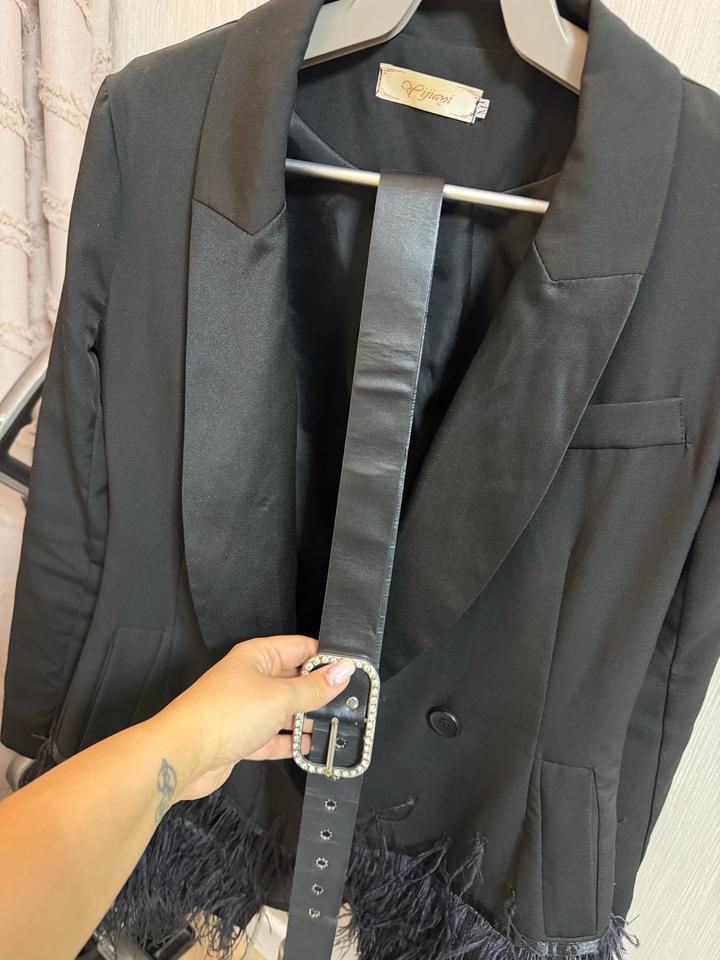 Пиджак с перьями