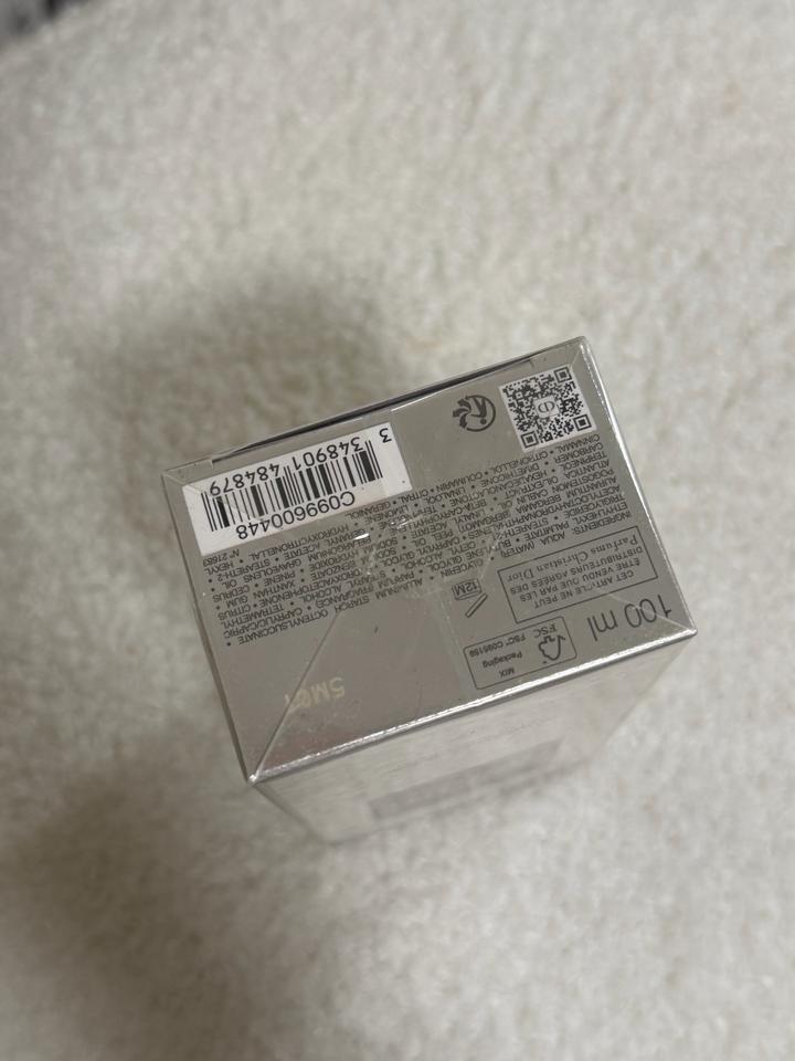 Красивый фон для Dior Homme After-Shave Balm
