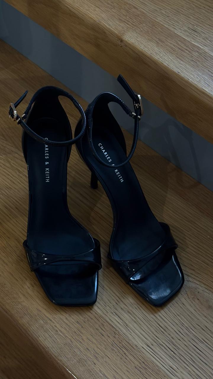 Босоножки от Charles & Keith