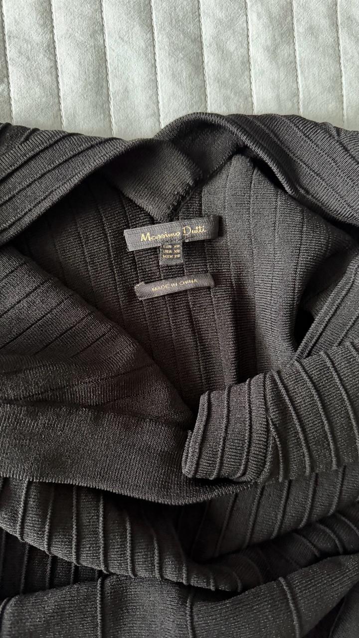 Черное трикотажное платье Massimo Dutti