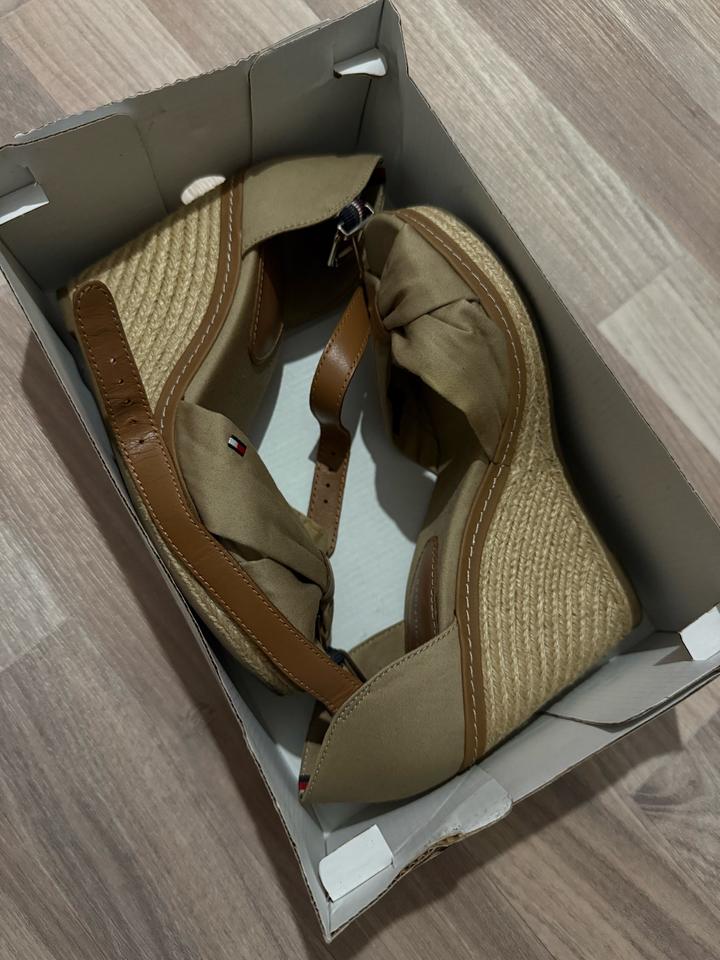 Босоножки от Tommy Hilfiger