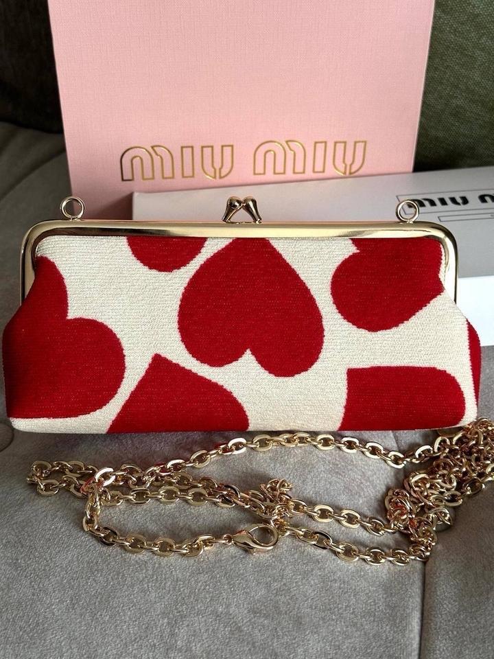 Сумочка от Miu Miu Beauty