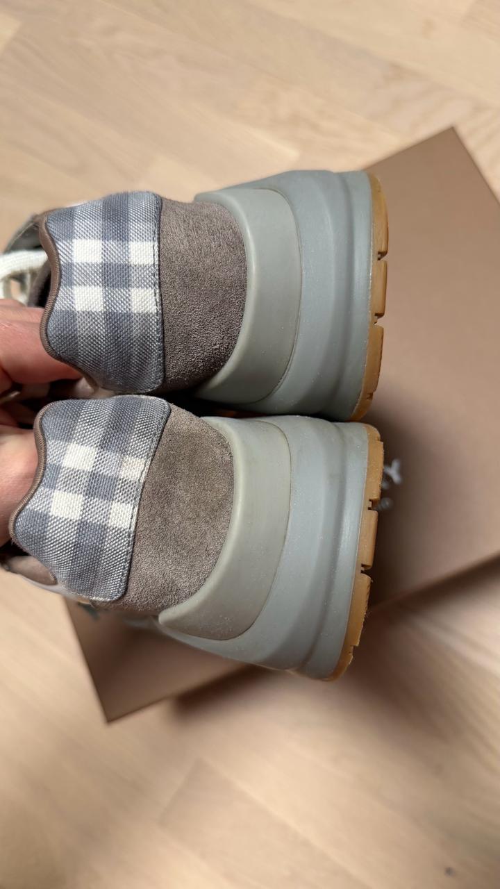 Кроссовки женские Burberry 37 Р