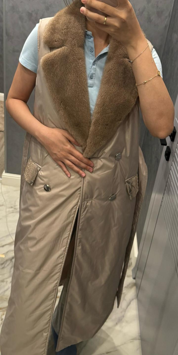 Элитная безрукавка с норковым воротом