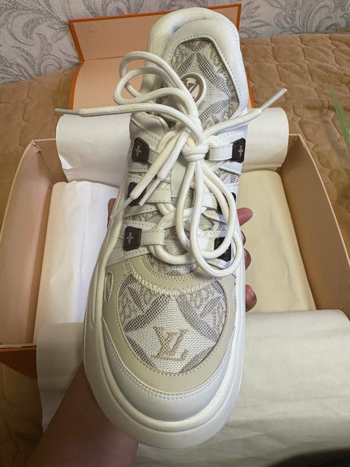 Кроссовки от LV