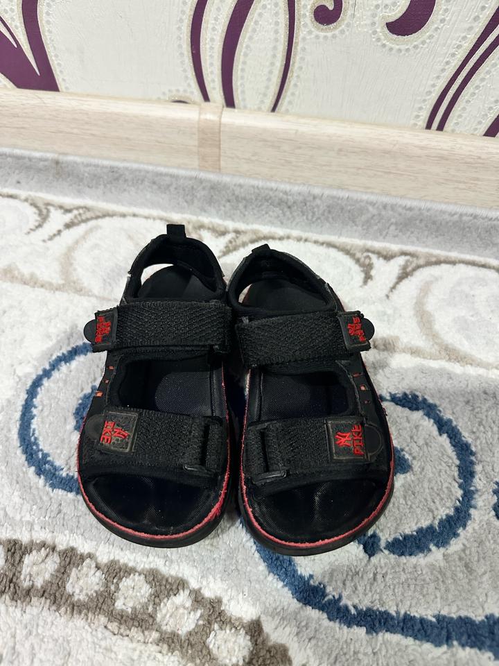 Черные сандали