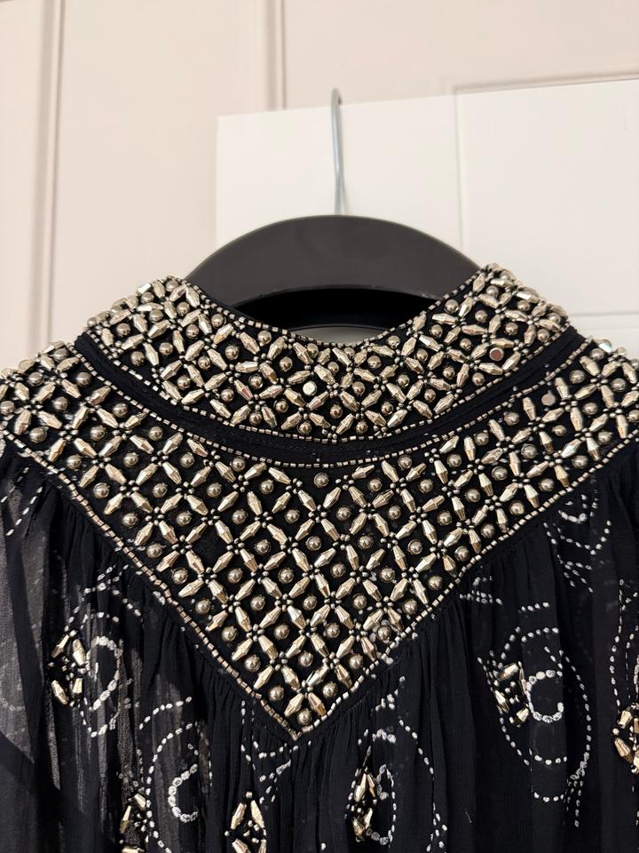 Черное платье с вышивкой Zara