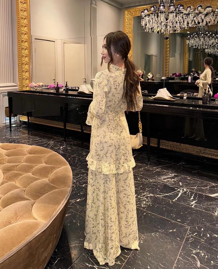 Элегантное макси-платье с длинными рукавами