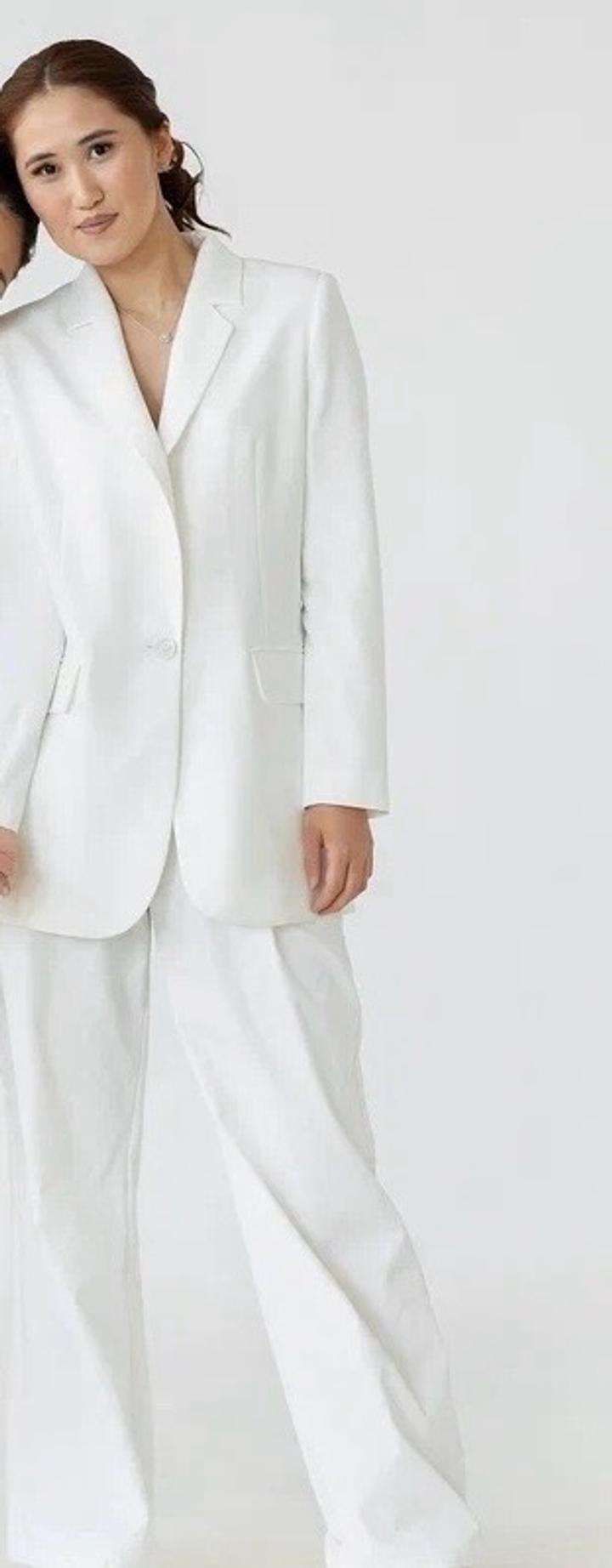Белый пиджак
