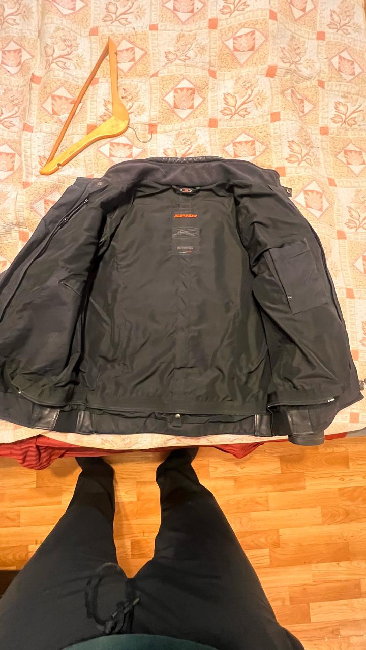 Кожанная мотоциклетная куртка 56 размера