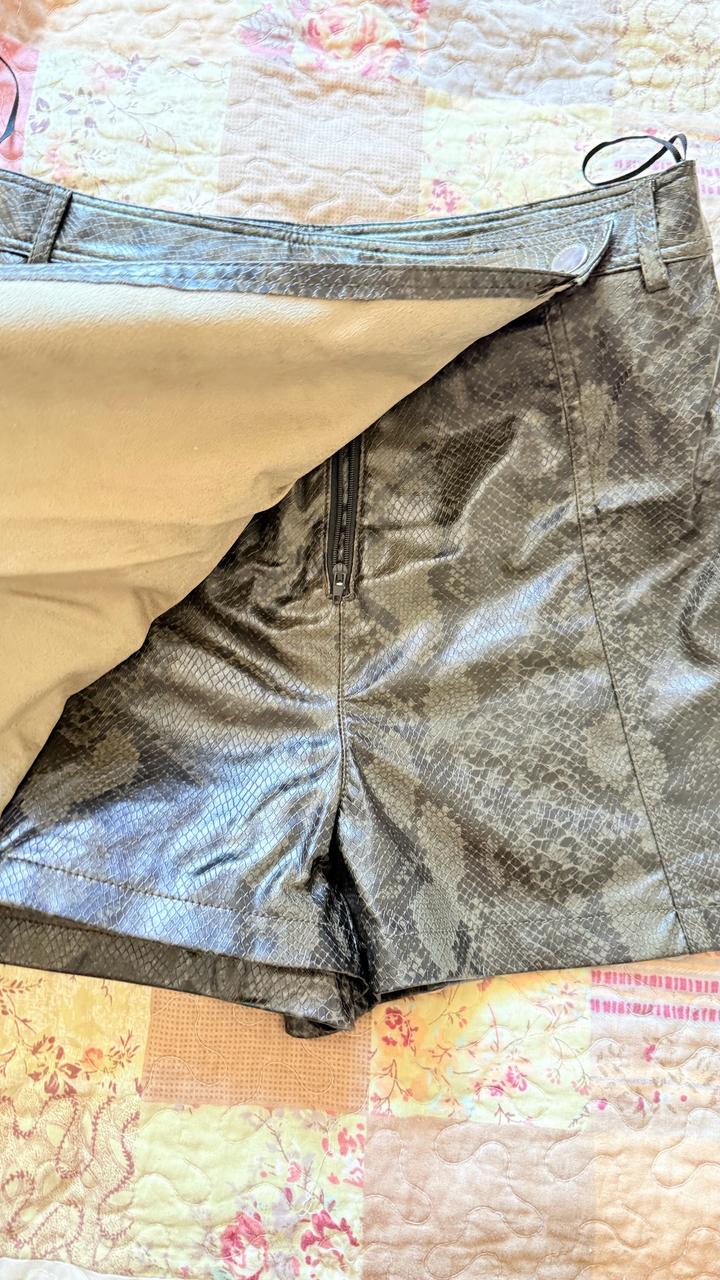 Юбка-шорты Zara, змеиный принт.