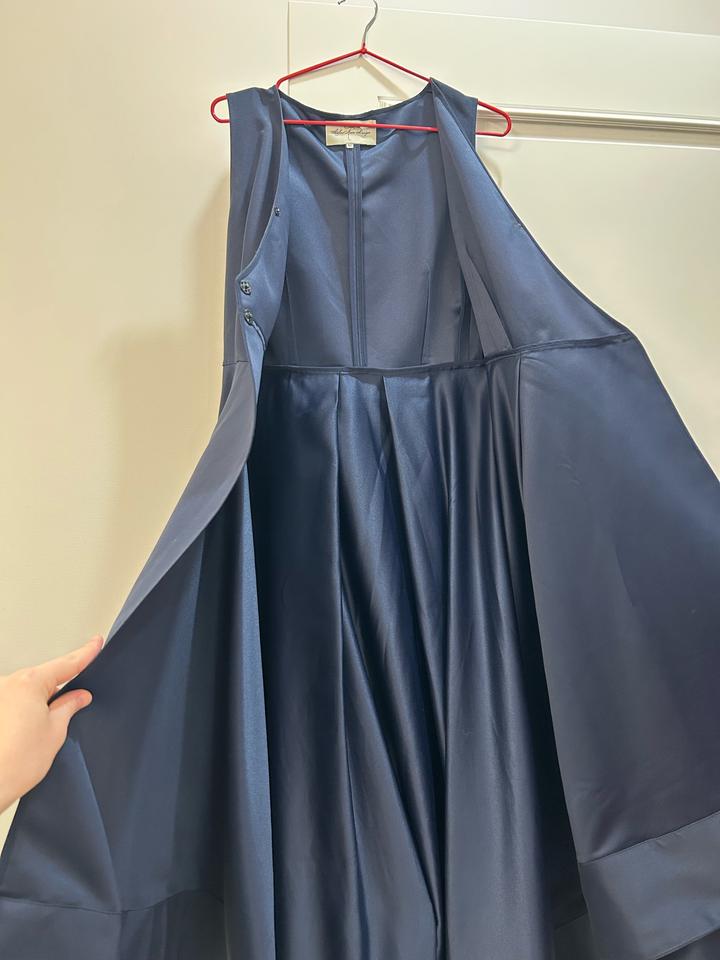 Темно синее платье ручной работы