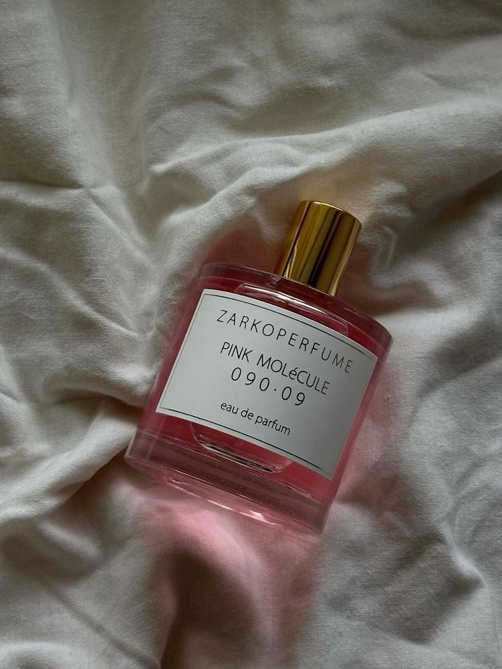 pink molecule 090.09