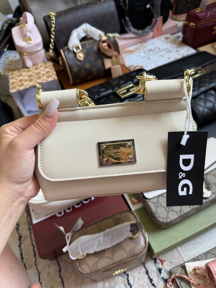 Dolce & Gabbana.