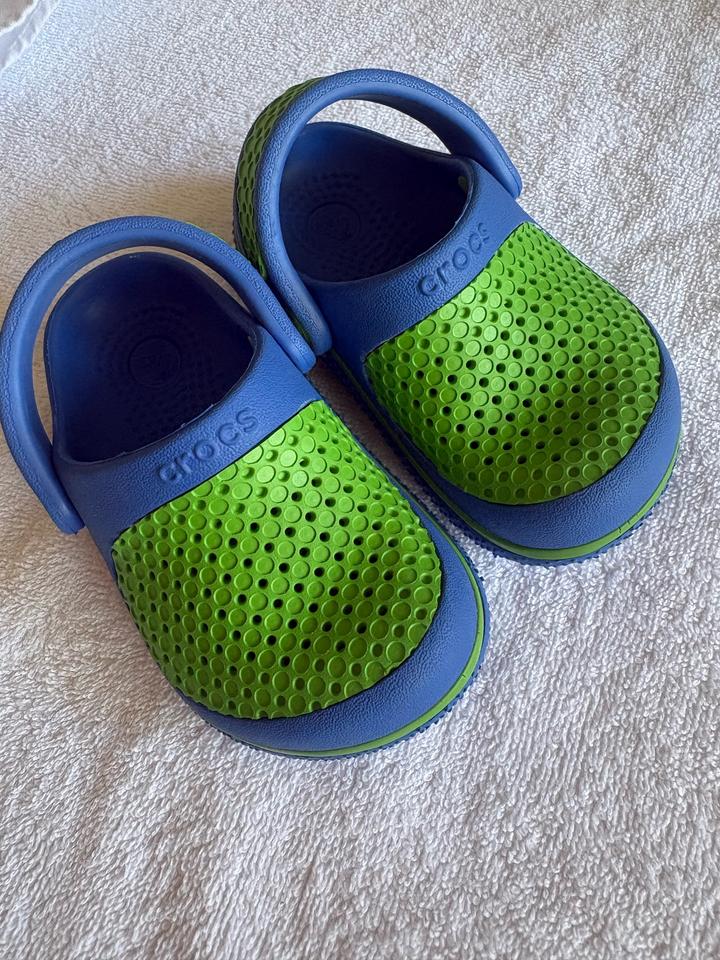 CROCS