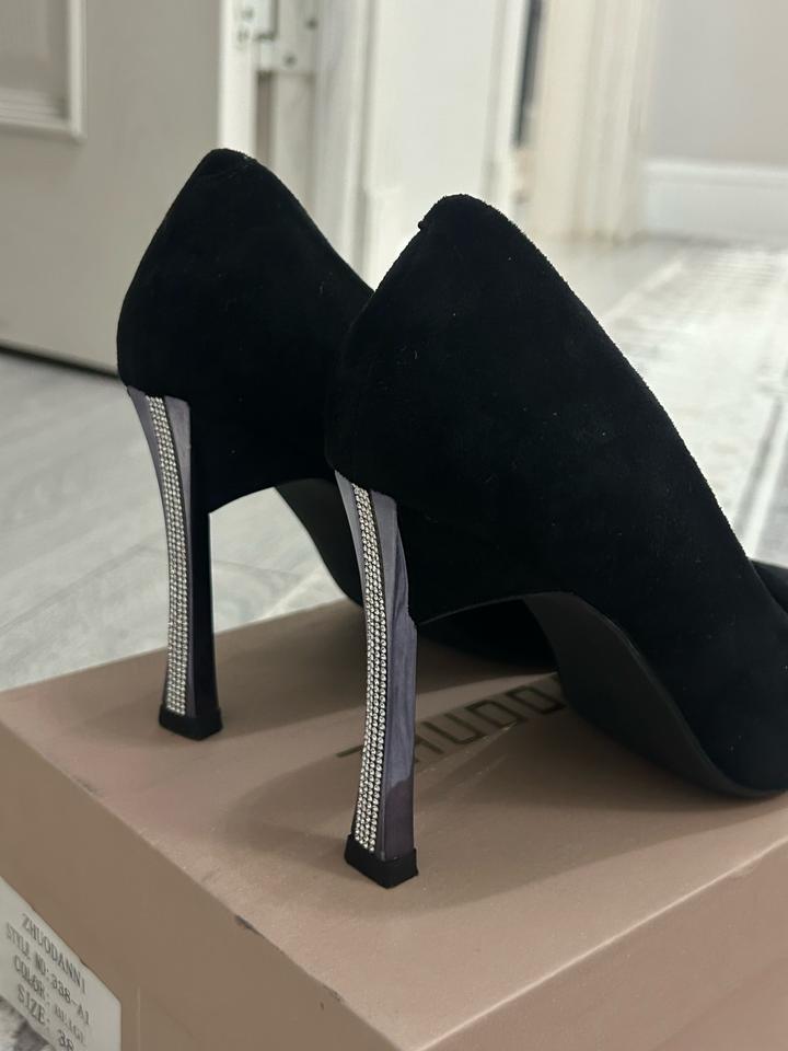 Черные замшевые туфли