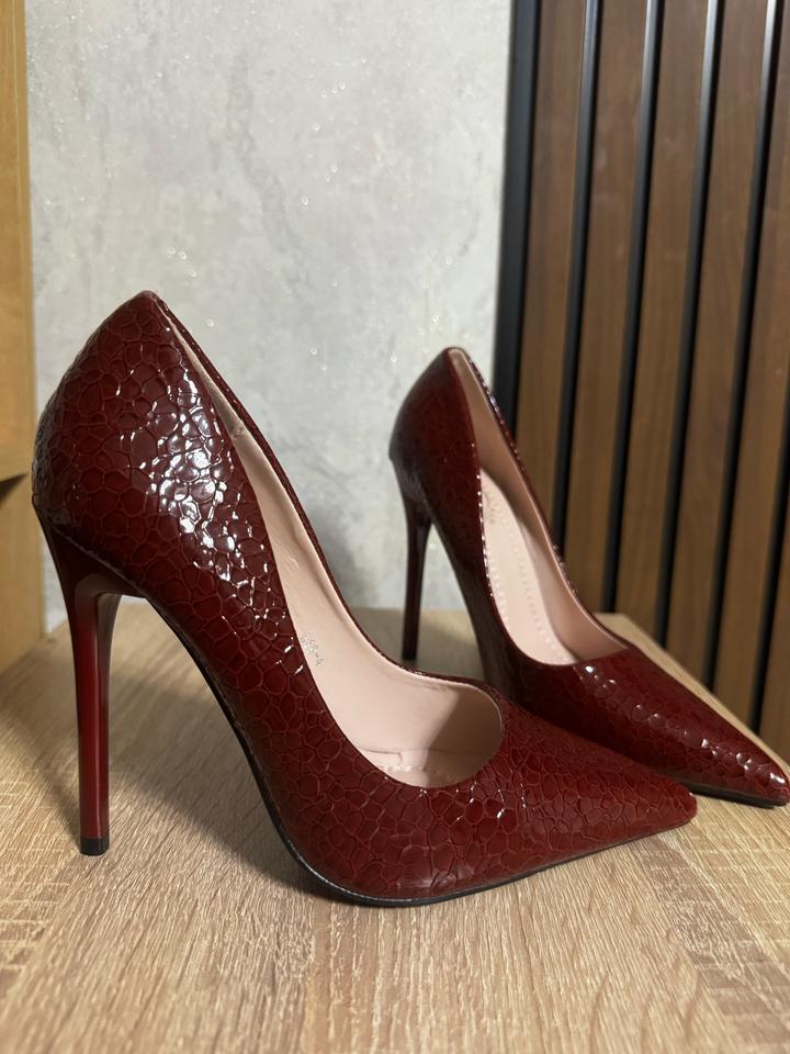 бордовые туфли